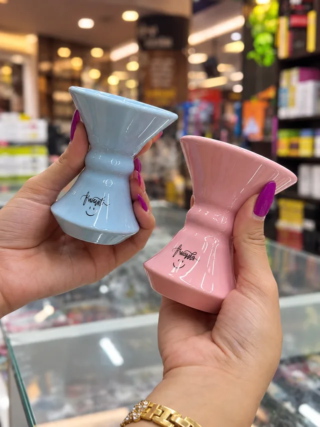 Roshs azul e rosa na mão